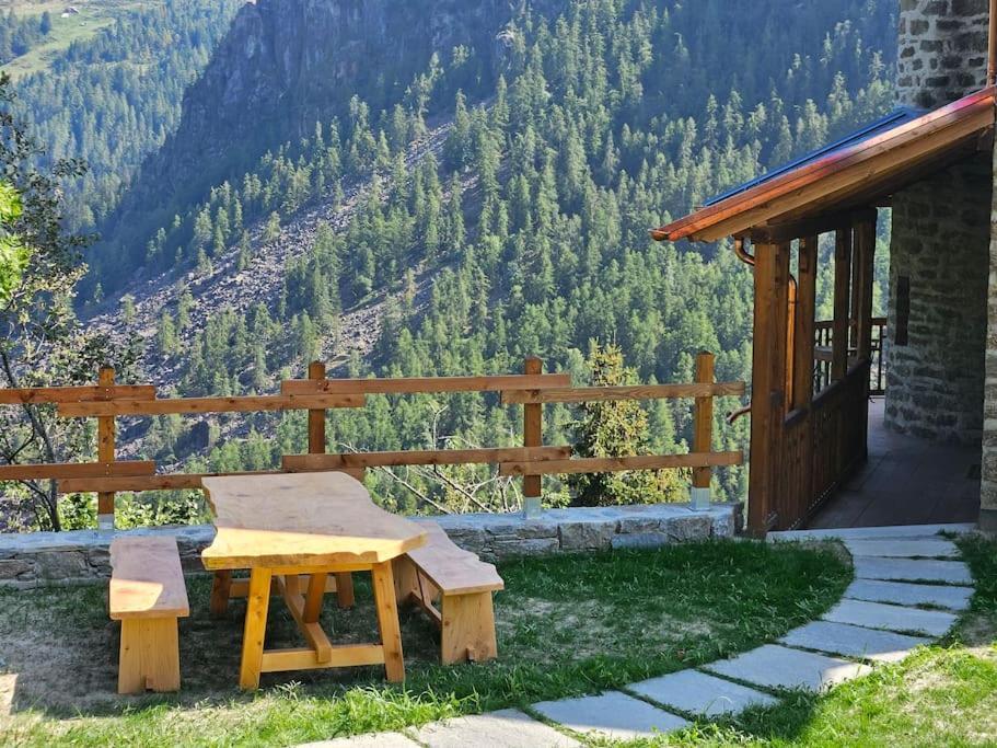 Il Castello Nel Bosco, Appartamento Torrente Champorcher Esterno foto